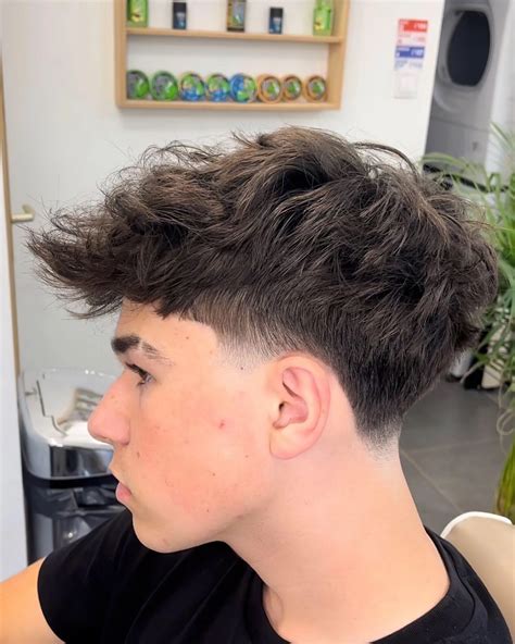 taper cheveux ondulés|Coupe taper : 20 coiffures pour homme tendance en 2024